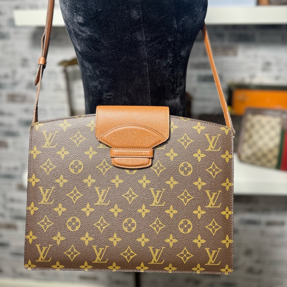 Louis Vuitton Brown Interior with Gold Zipper